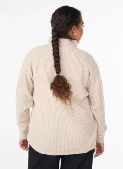 Strickpullover mit hohem Kragen und Harlekinmuster