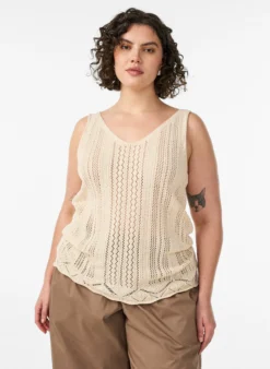 Stricktop mit Lochstickerei und V-Ausschnitt
