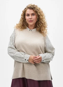 Strickweste mit Rippbändern