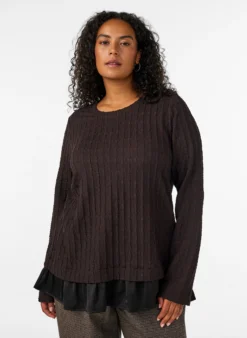 Strukturierte Bluse mit Rüschensaum