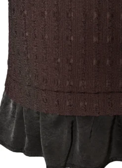Strukturierte Bluse mit Rüschensaum