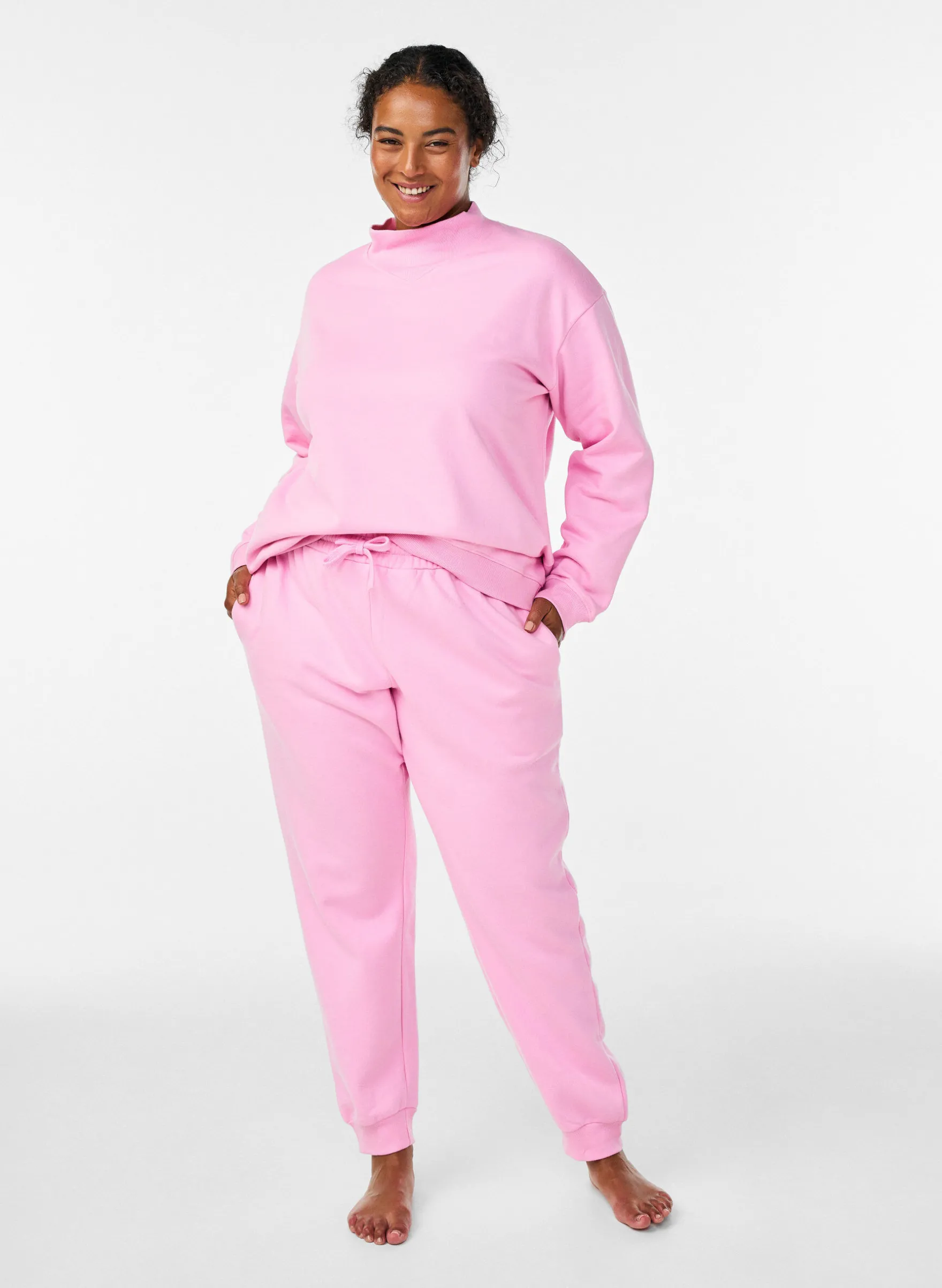 Sweatshirt mit hohem Kragen und langen Ärmeln