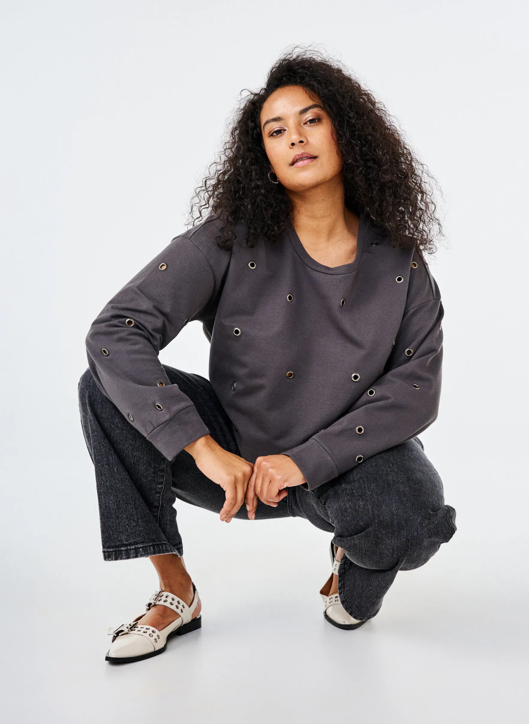 Sweatshirt mit Ösen