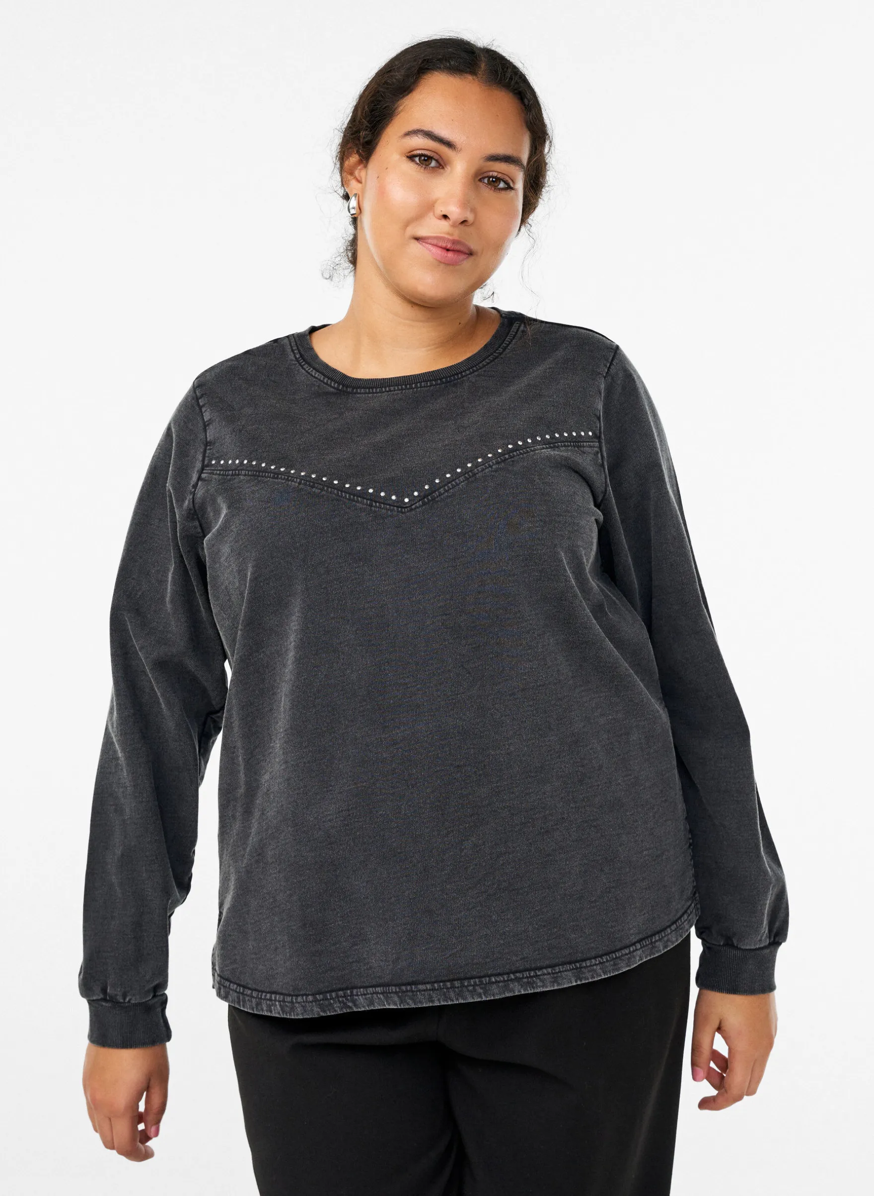 Sweatshirt mit Strasssteinen und Washed-Optik