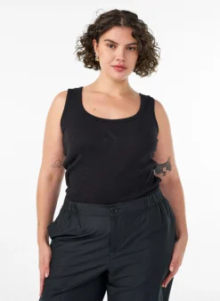 Tailleiertes Top mit Motiv