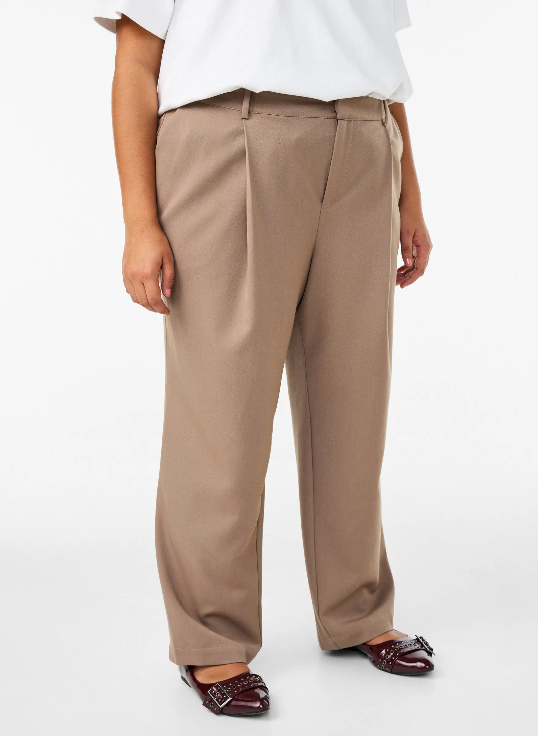 Taillierte Hose mit hoher Taille und geraden Beinen