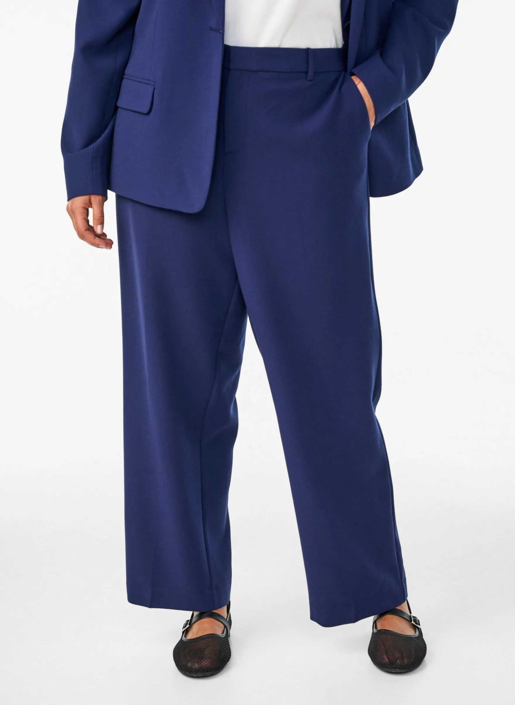 Taillierte Hose mit hoher Taille und gerader Passform