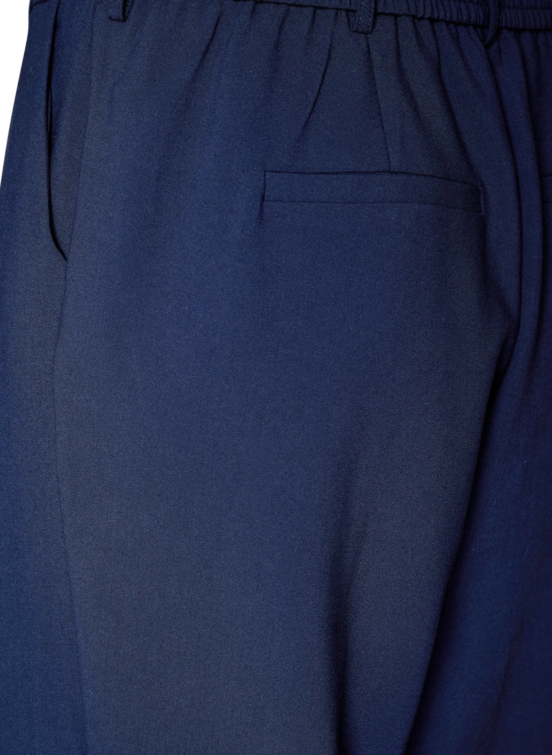 Taillierte Hose mit hoher Taille und gerader Passform
