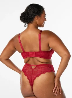 Tanga aus Spitze mit Schlüsselloch-Detail hinten
