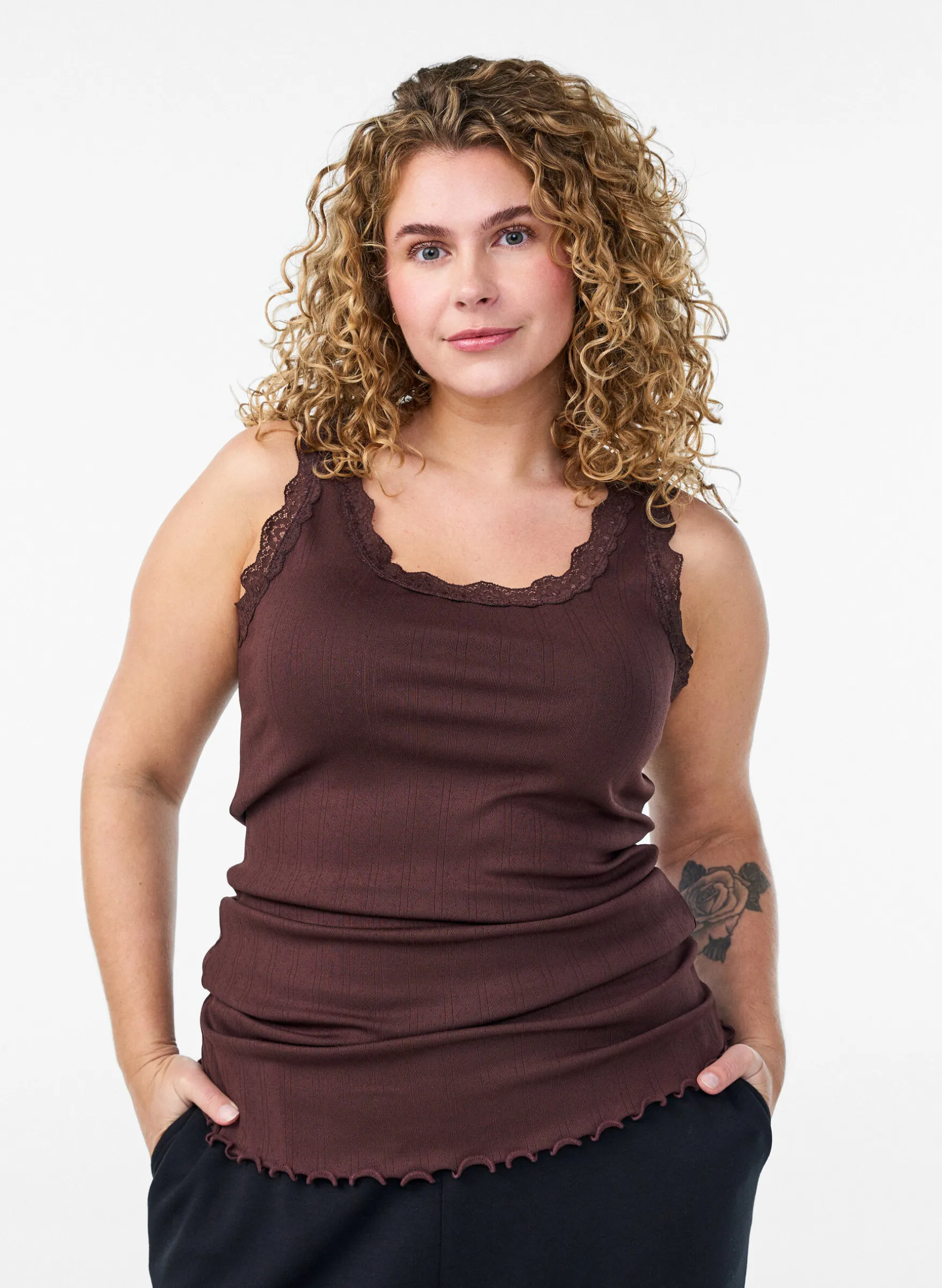 Tanktop mit Spitzen und Lochstickerei