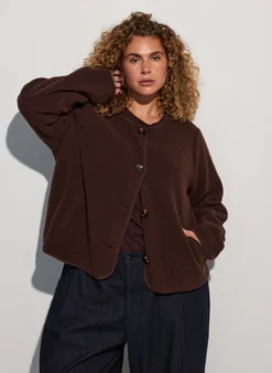 Teddyjacke mit Rundhalsausschnitt und Knöpfen