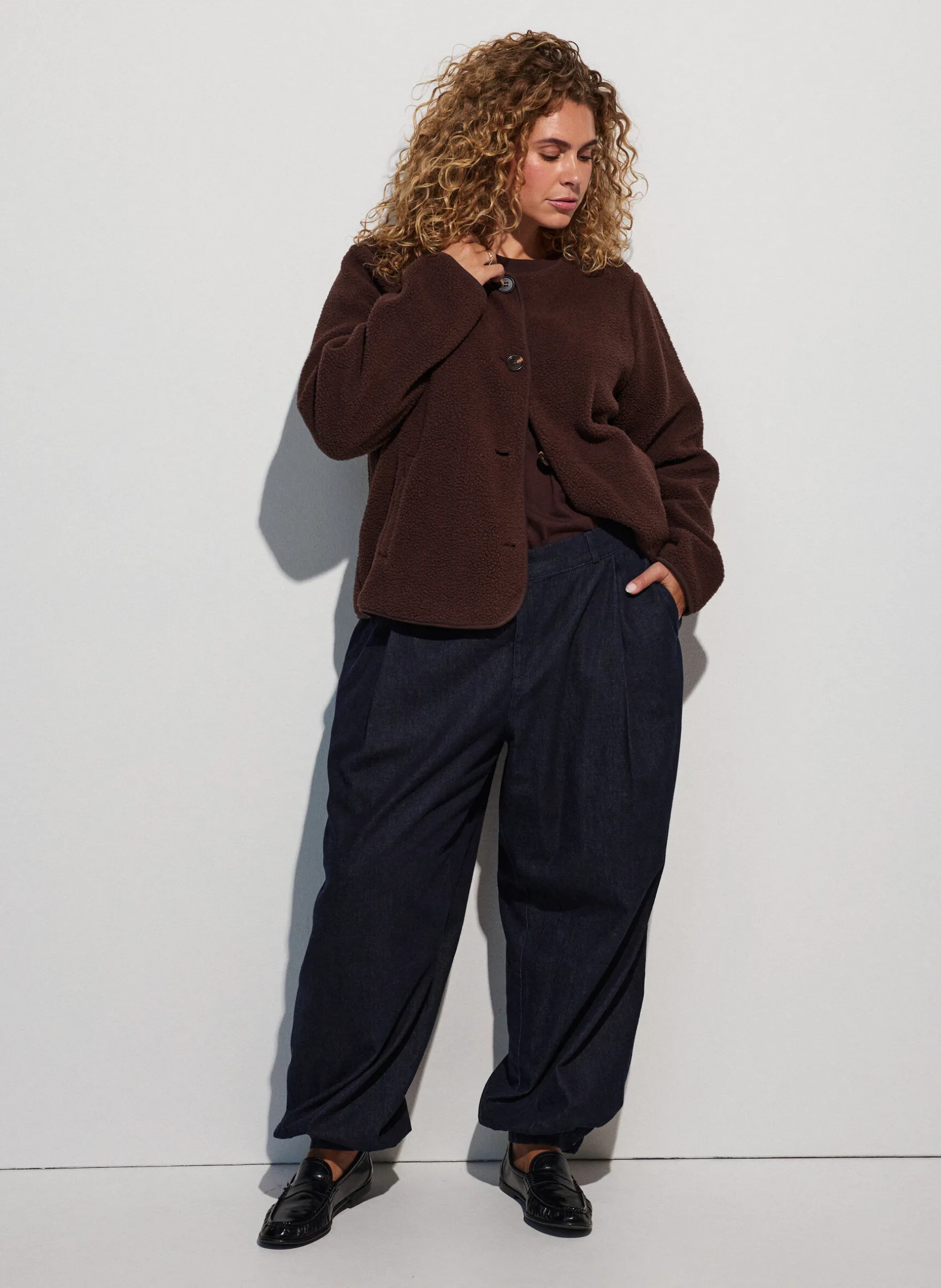 Teddyjacke mit Rundhalsausschnitt und Knöpfen