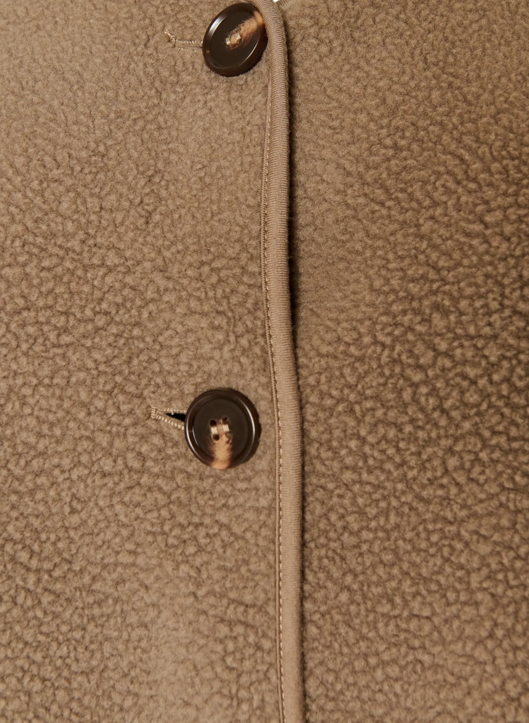 Teddyjacke mit Rundhalsausschnitt und Knöpfen
