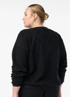 Teddy-Strickjacke mit goldfarbenen Knöpfen