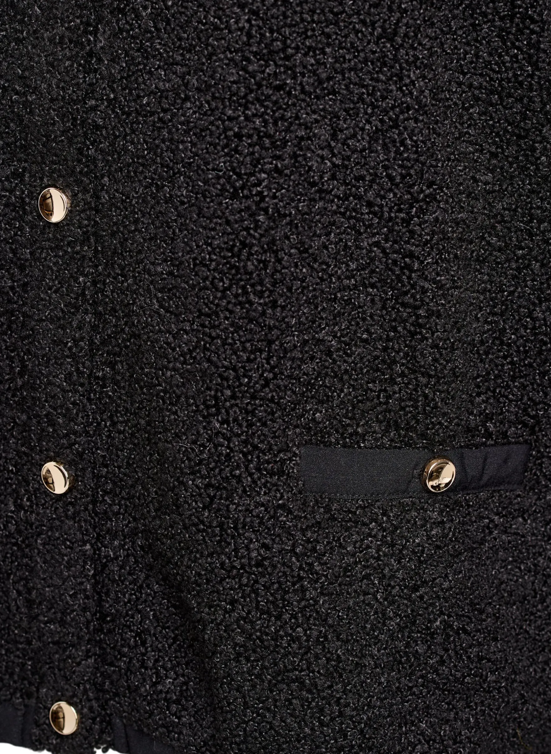 Teddy-Strickjacke mit goldfarbenen Knöpfen