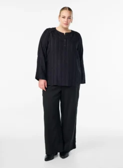 Ton-in-Ton-Bluse mit Knöpfen