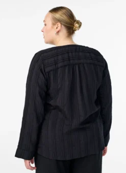 Ton-in-Ton-Bluse mit Knöpfen