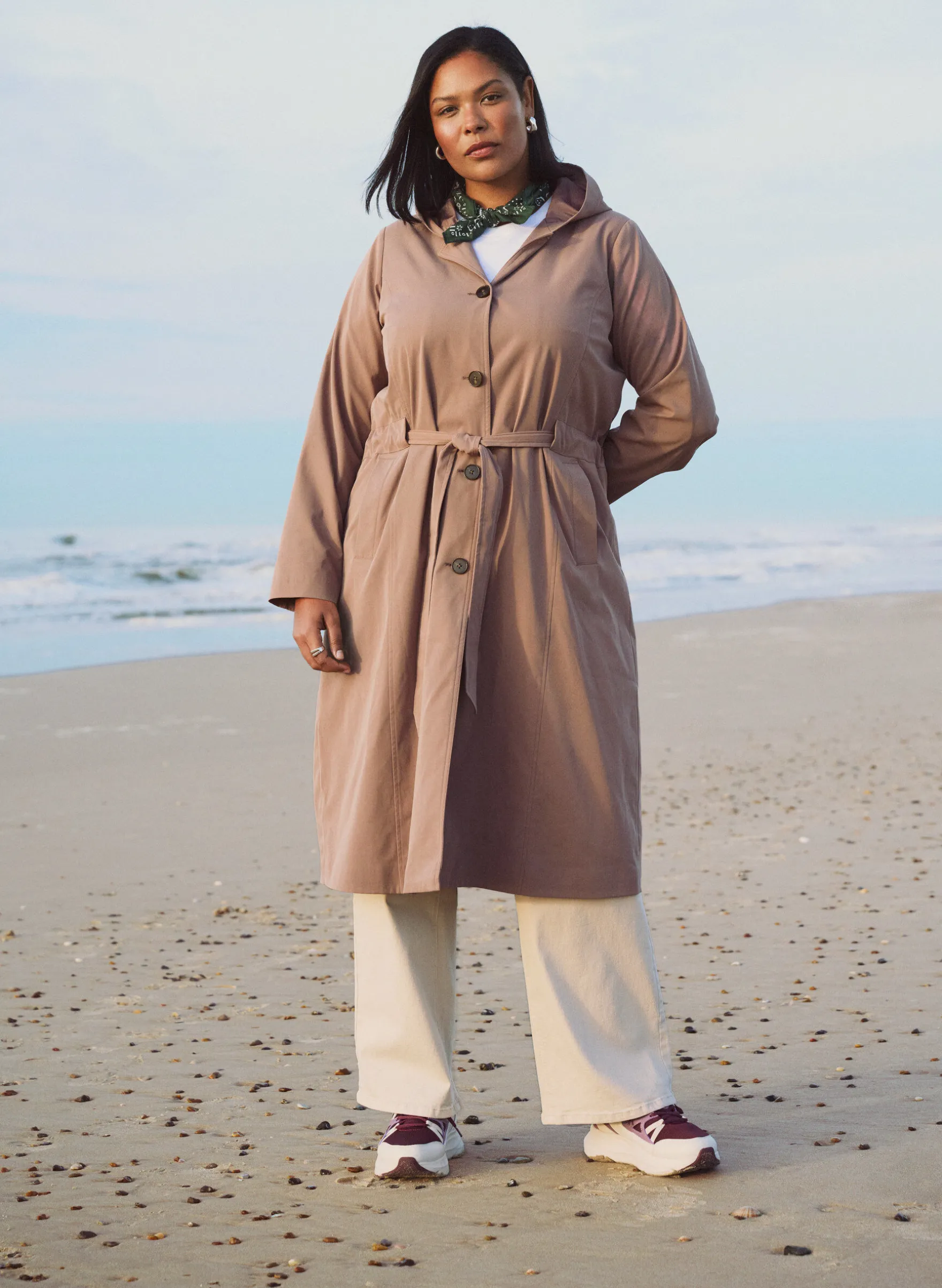 Trenchcoat mit Kapuze und Bindegürtel