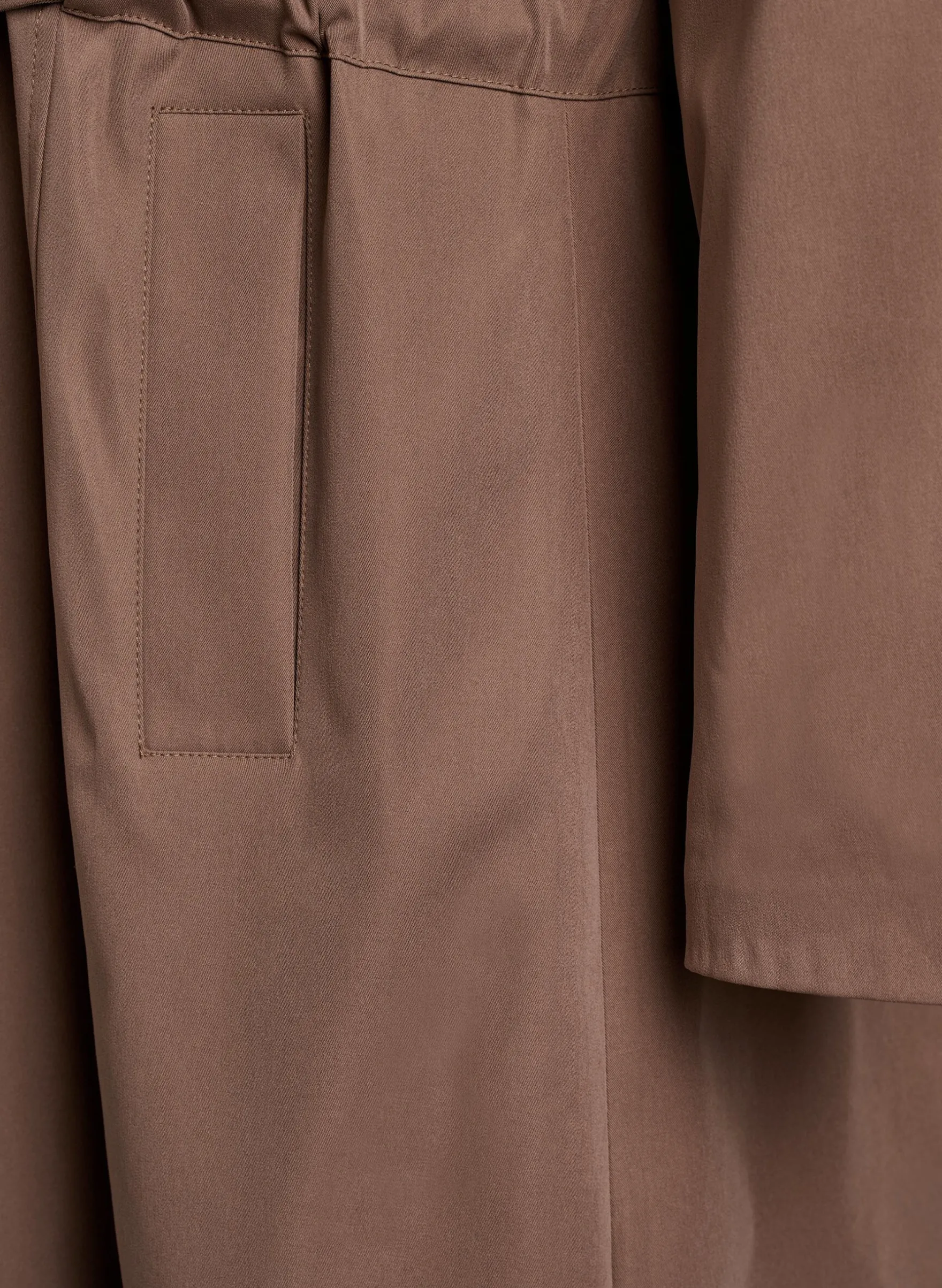 Trenchcoat mit Kapuze und Bindegürtel