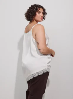 Trägertop mit Spitze und asymmetrischem Saum