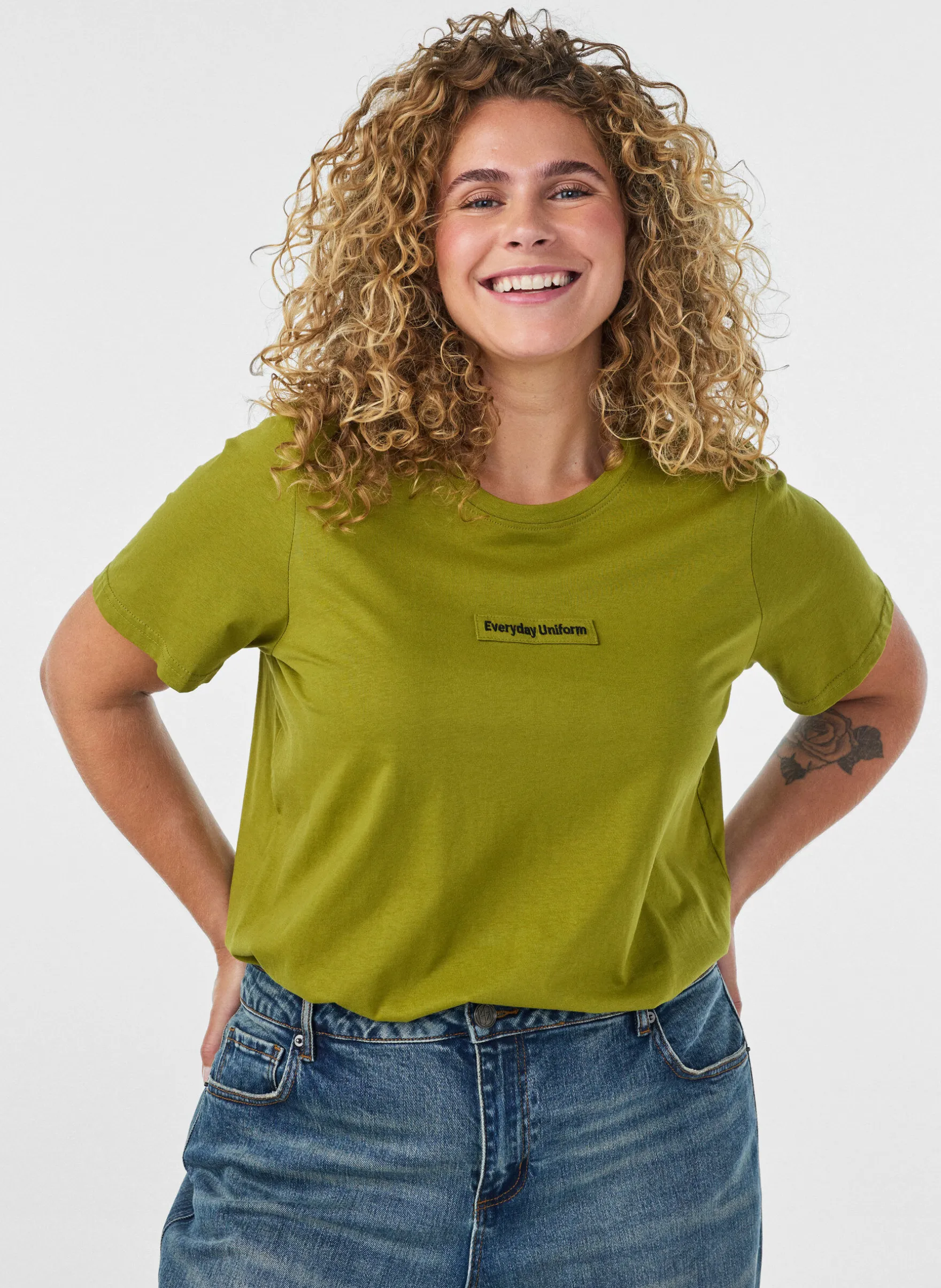 T-Shirt aus Baumwolle mit Text-Badge