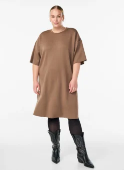 T-Shirt-Kleid aus Jersey mit Seitenschlitzen