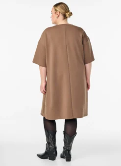 T-Shirt-Kleid aus Jersey mit Seitenschlitzen