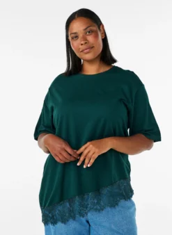 T-Shirt mit asymmetrischem Spitzensaum