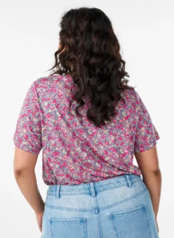 T-Shirt mit floralem Print