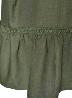 Tunika aus Viskose mit Knöpfen und Rüschensaum