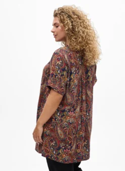 Tunika aus Viskose mit Paisleymuster und kurzen Ärmeln