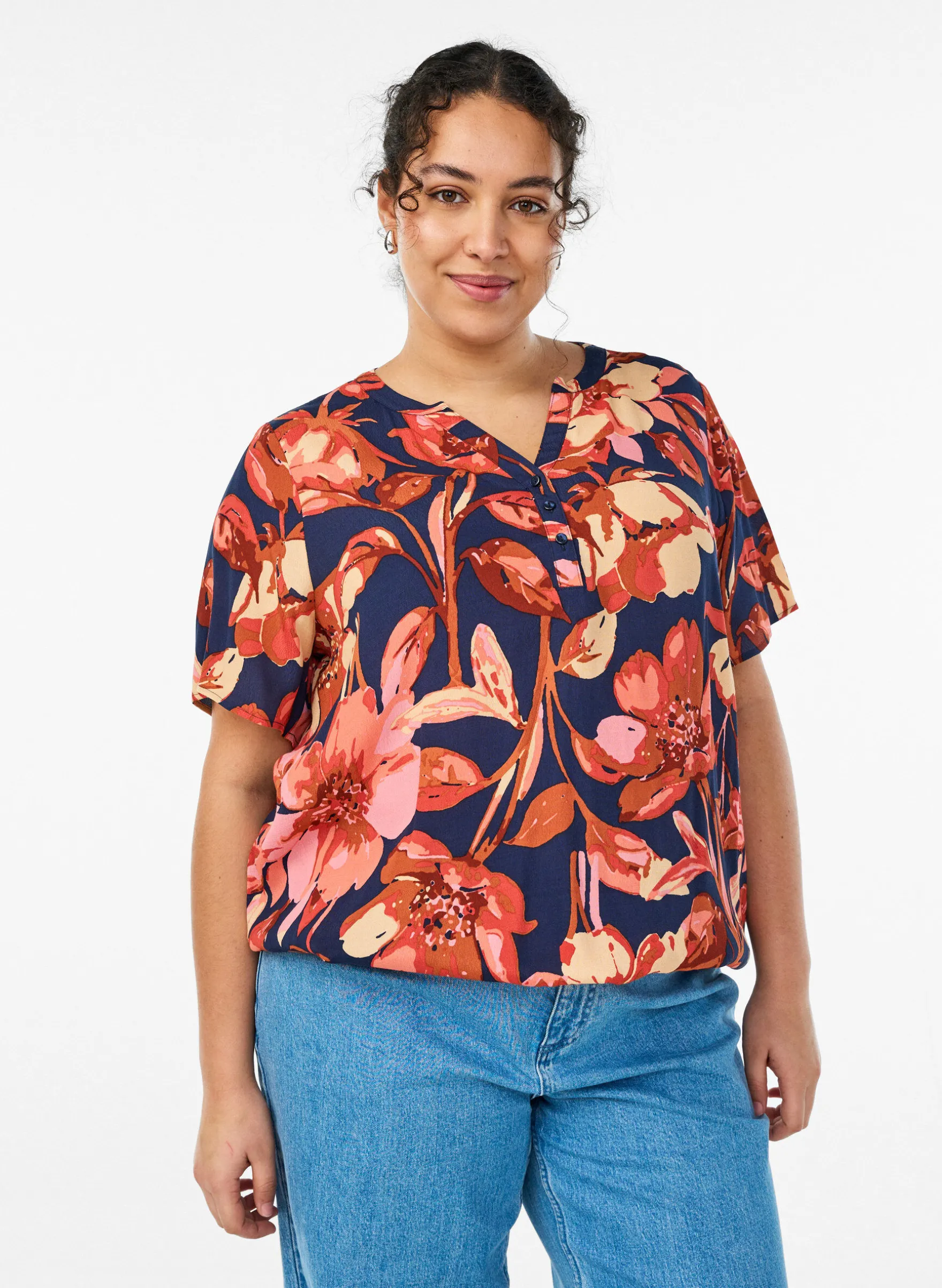 Viskosebluse mit Blumenprint und kurzen Ärmeln