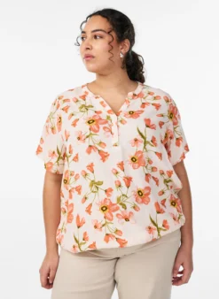 Viskosebluse mit Blumenprint und kurzen Ärmeln