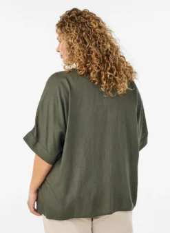 Viskosebluse mit Crochet-Besatz und Knöpfen