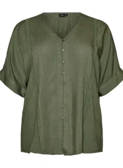 Viskosebluse mit Crochet-Besatz und Knöpfen
