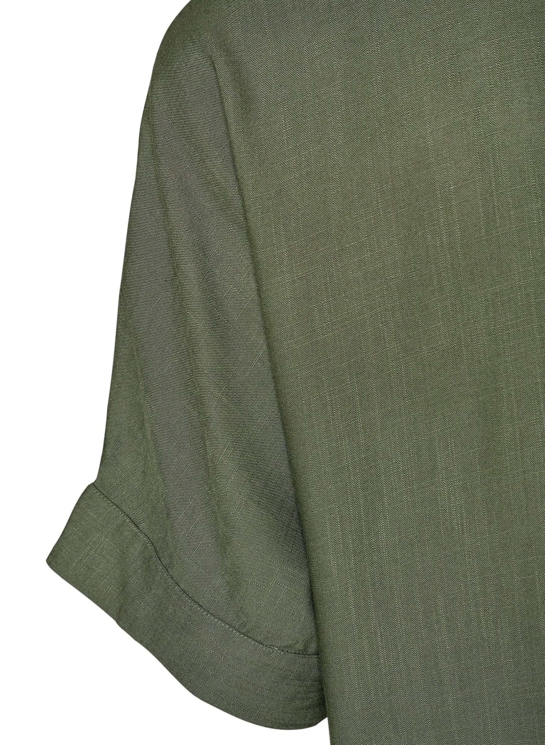 Viskosebluse mit Crochet-Besatz und Knöpfen