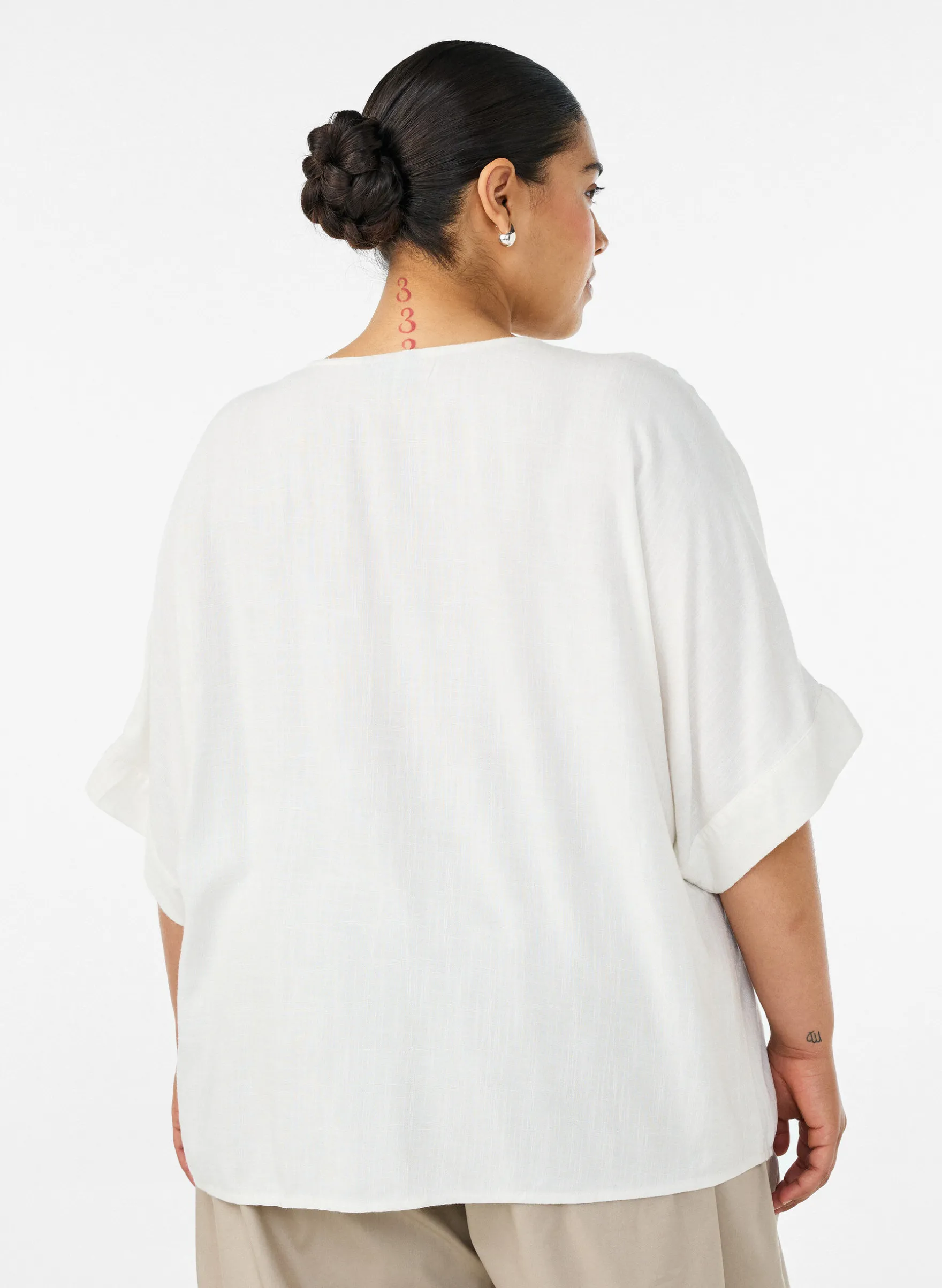 Viskosebluse mit Crochet-Besatz und Knöpfen