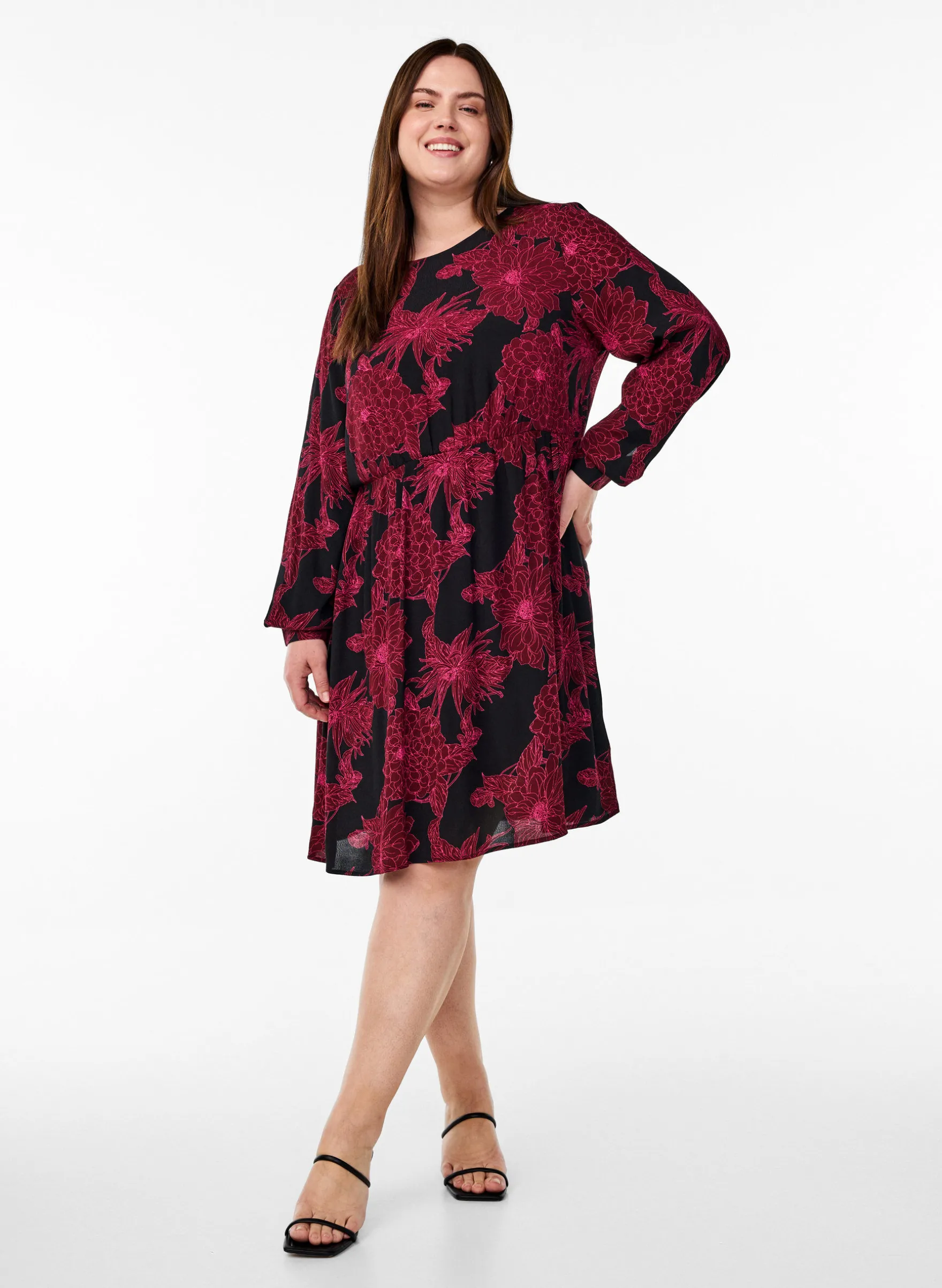 Viskosekleid mit Druck und langen Ärmeln