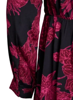 Viskosekleid mit Druck und langen Ärmeln