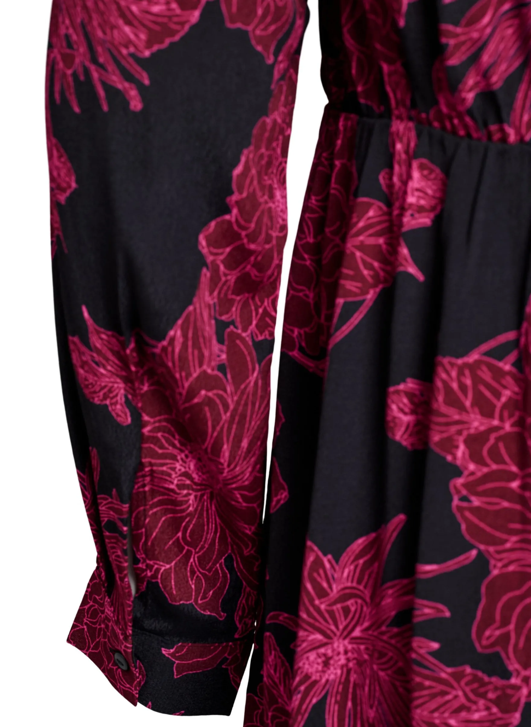 Viskosekleid mit Druck und langen Ärmeln