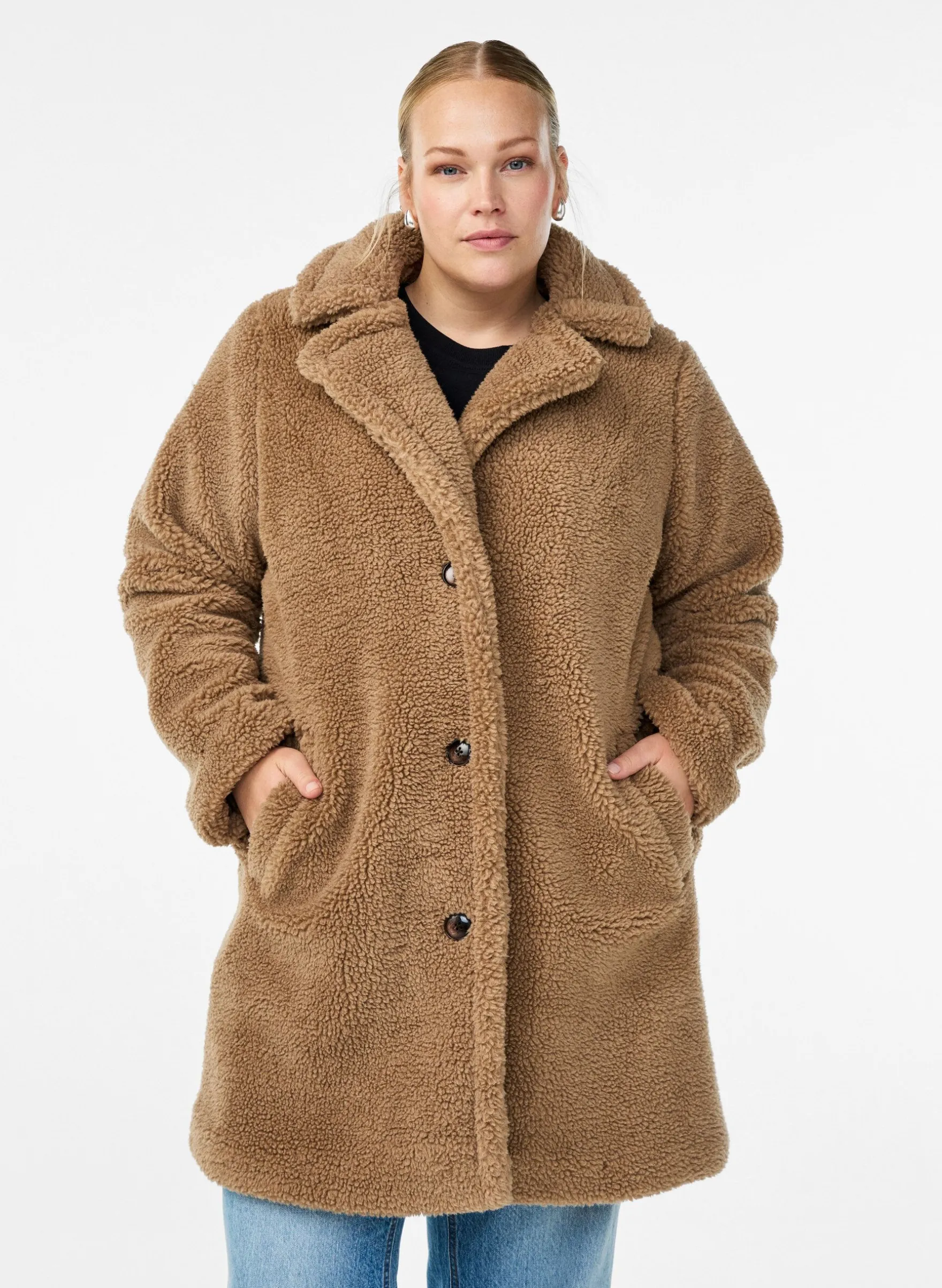 Weiche Teddyjacke mit Knöpfen und Kragen