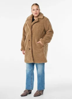 Weiche Teddyjacke mit Knöpfen und Kragen