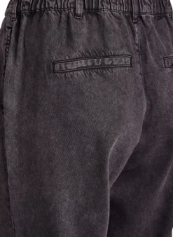 Weite Jeans mit elastischem Bund