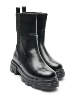 Weiter Passform - Chelsea-Boot mit chunky Sohle und gerippten Einsätzen