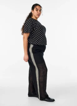 Weite Spitzenhose mit Kontraststreifen