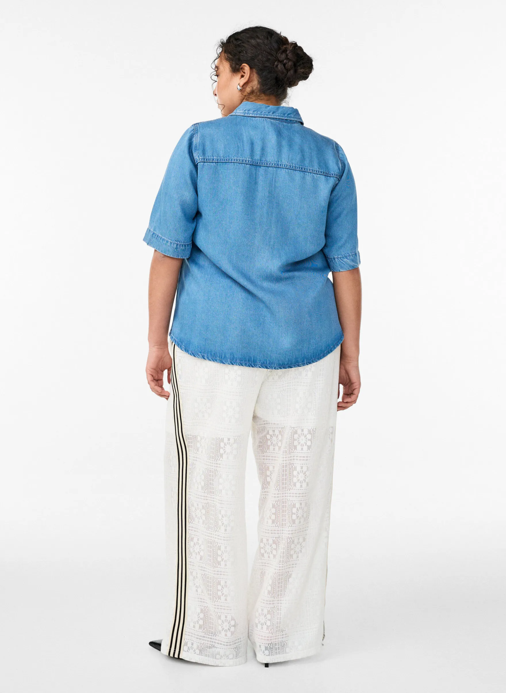 Weite Spitzenhose mit Kontraststreifen