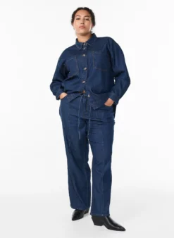 Wide Leg Jeans mit Bindegürtel und hoher Taille